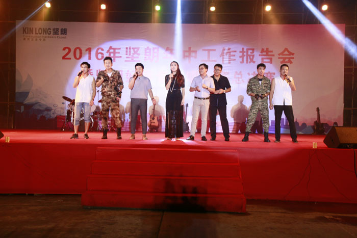 1.导师与优秀歌手同台表演歌曲串烧.JPG